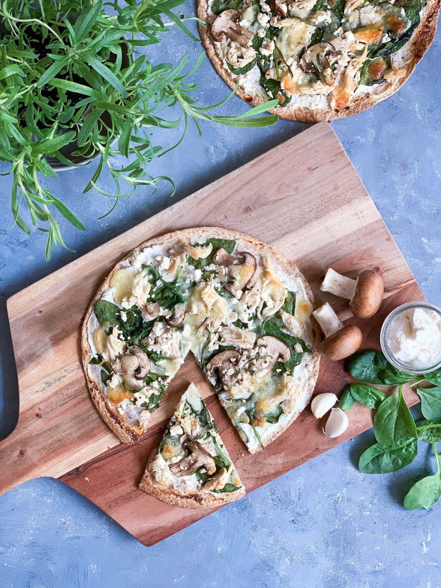 Tortillia pizza med Frijsenborg kylling og svampe